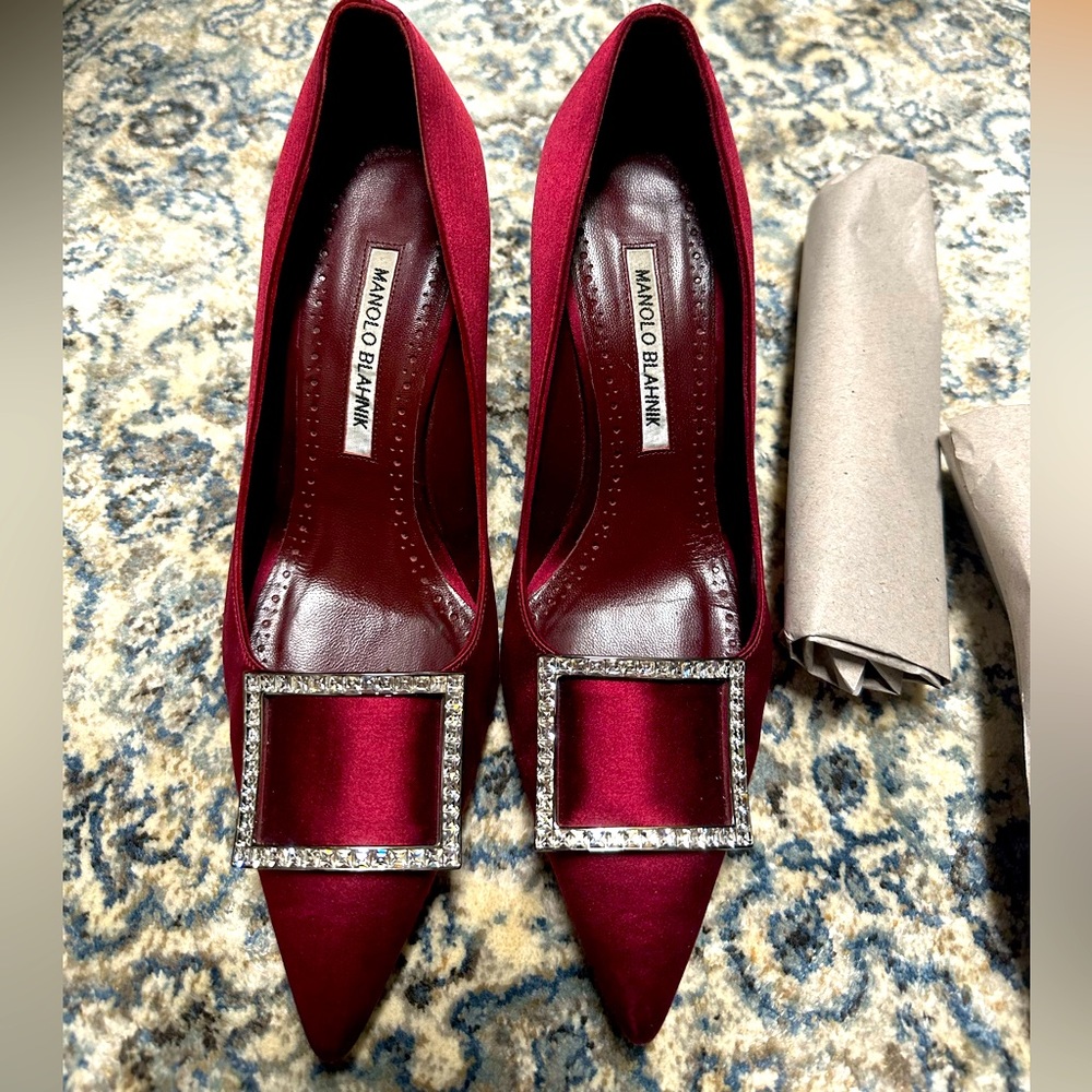 MANOLO BLAHNIK PUMPS